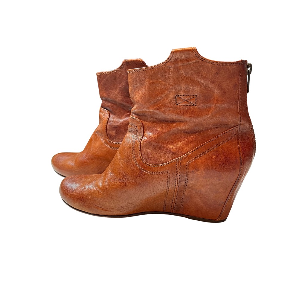 FRYE Carson Cognac Brown Italian Leather Hidden Wedge Ankle Booties 9.5 Back Zip
